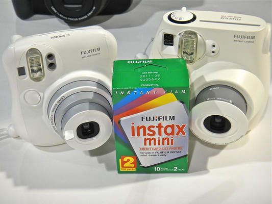 redmini 25 ارزیابی دوربین چاپ سریع Fujifilm Instax mini 25