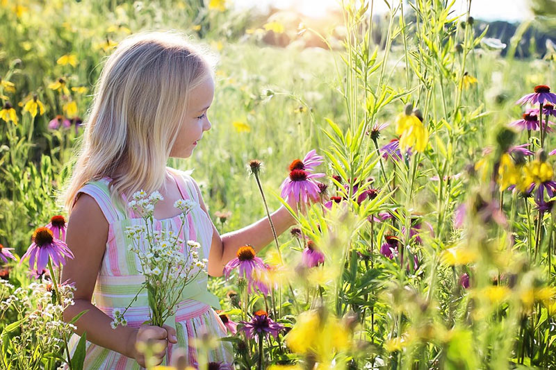 ایده عکاسی از کودک در فضای باز 