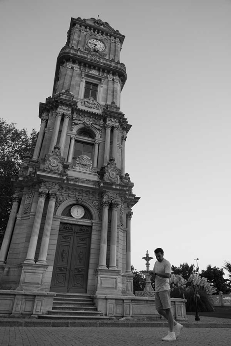 عکاسی خیابانی با آثار باستانی