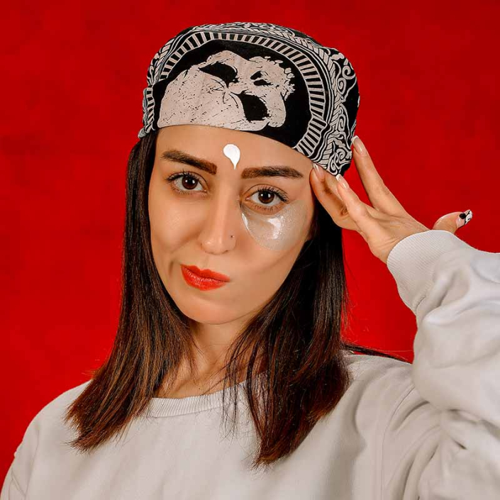 عکاسی تبلیغاتی ماسک آبرسان زیر چشم با مدل