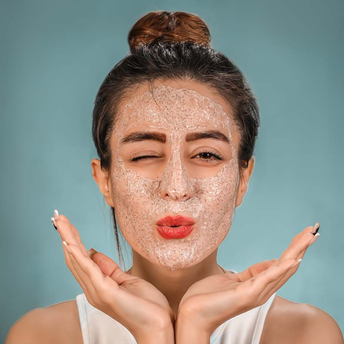 عکاسی تبلیغاتی ماسک مراقبتی صورت با مدل