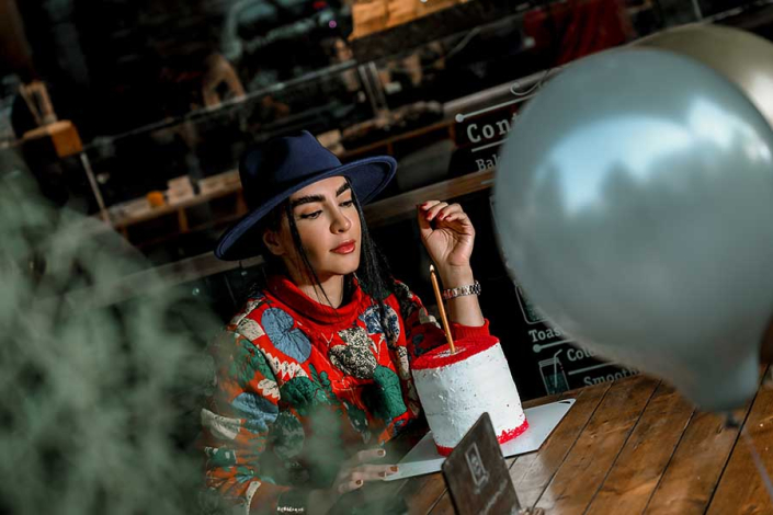 عکاسی تولد در رستوران