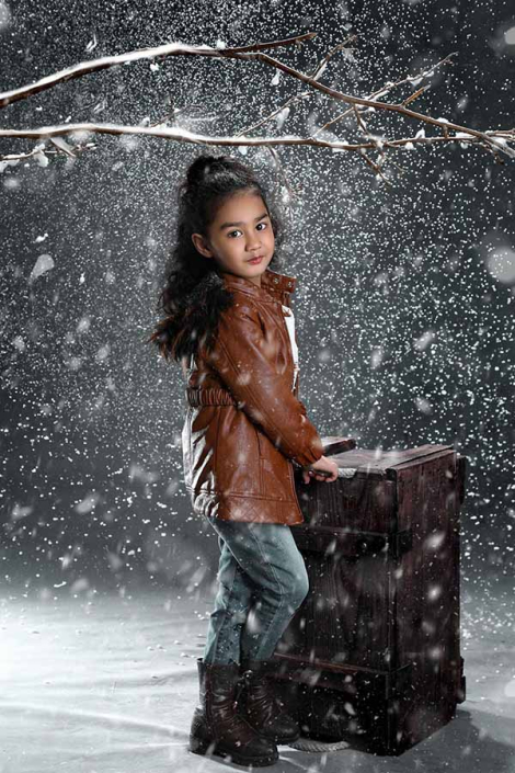 16 (1) عکاسی کودک با تم زمستانی