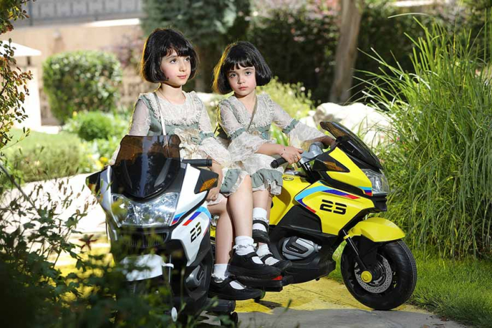 31 (12) عکاسی کودک با موتور