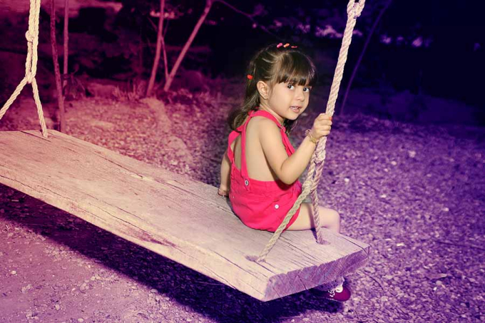 عکاسی فضای باز روی تاب