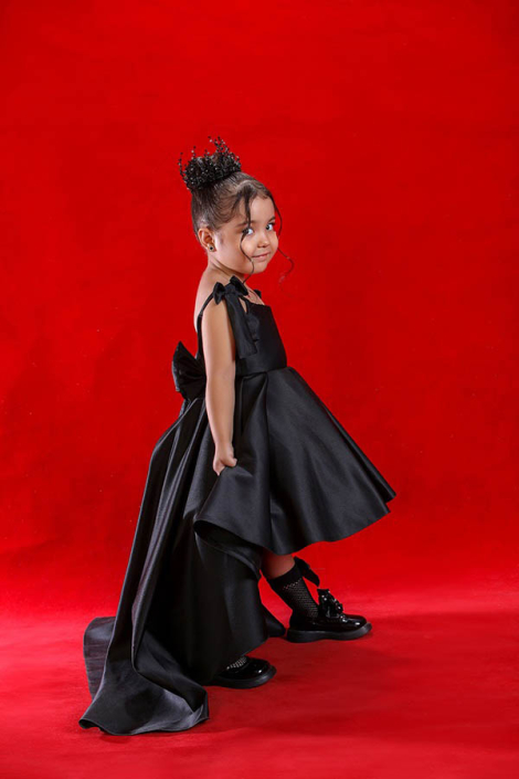 8 (4) عکاسی کودک با لباس رسمی